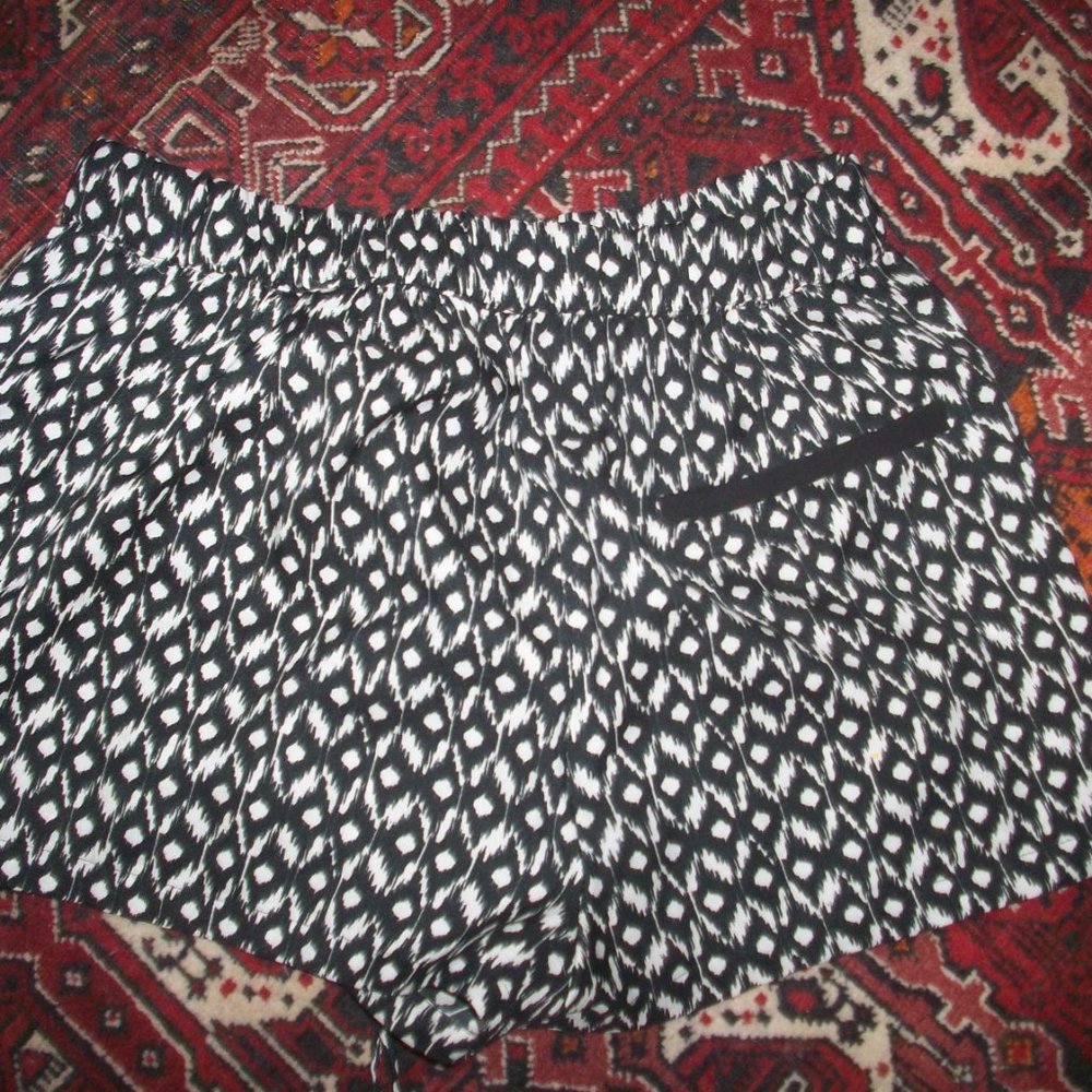 ZARA Basic Small Shorts Black Print Lightweight Sheer Dressy Pockets Waist 26